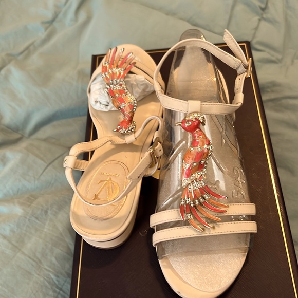 Vince Camuto Signat Sandals - Picture 1 of 10
